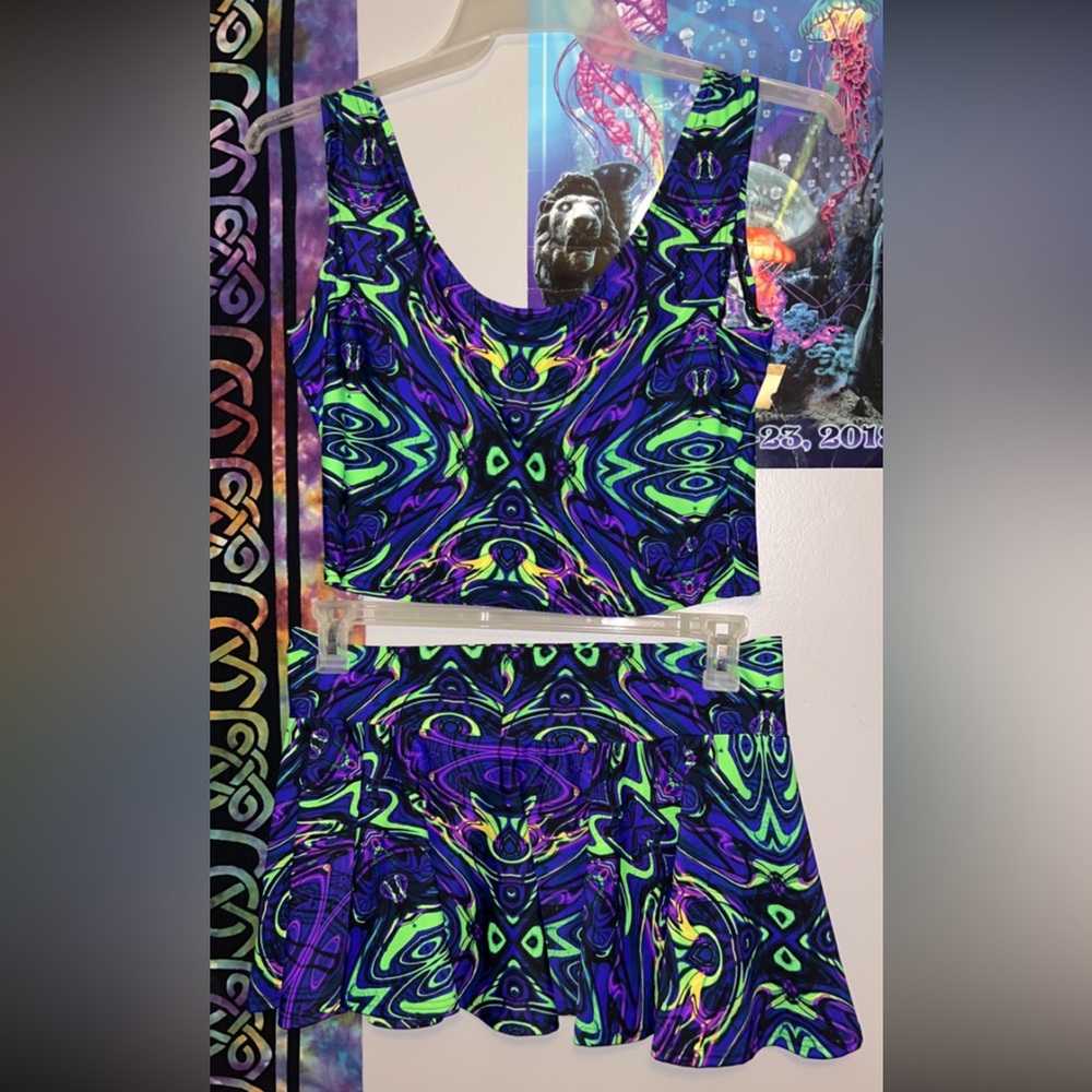Super stretchy comfy festival fit size large worn once